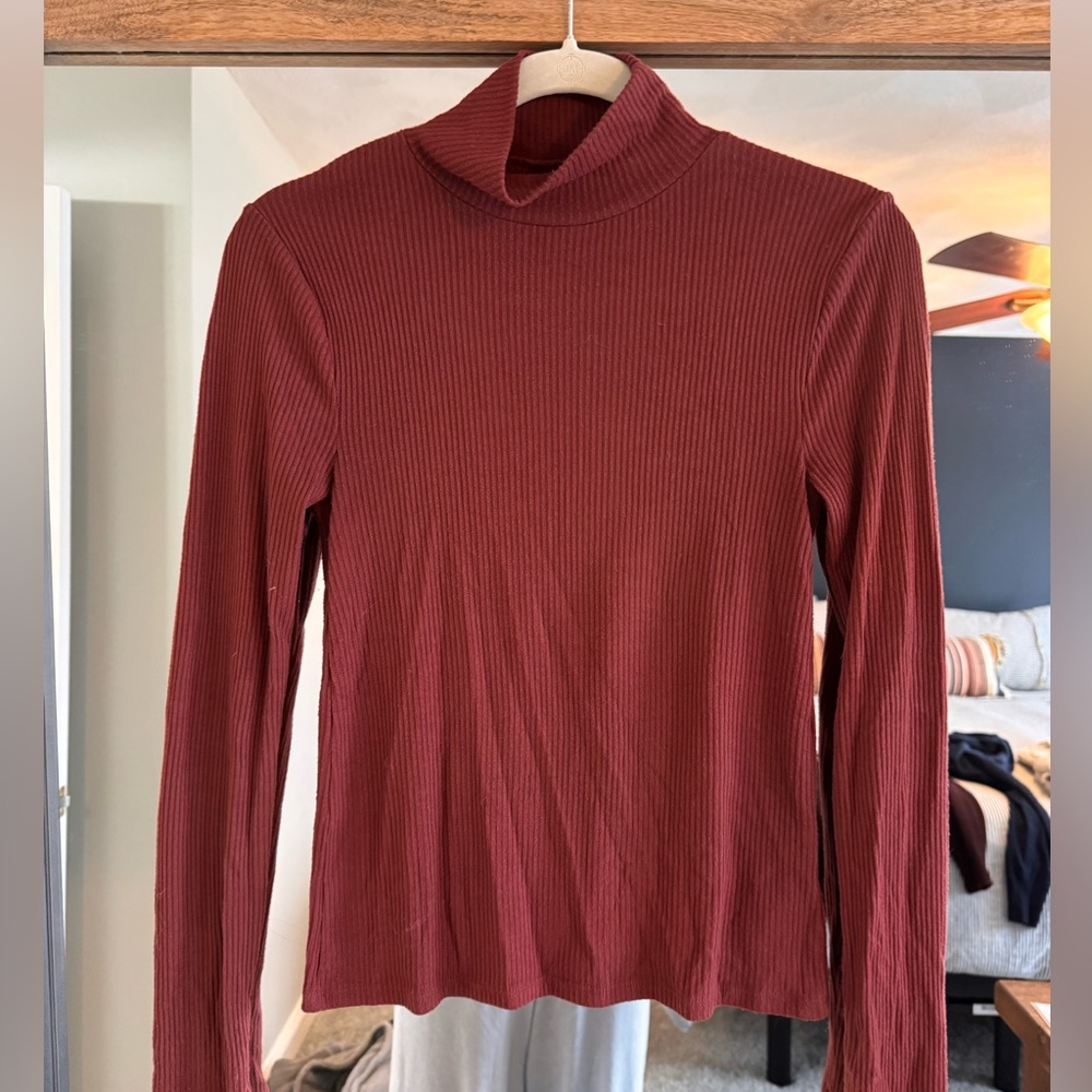 Faherty - Ribbed Burnt Brown Mock Neck Top